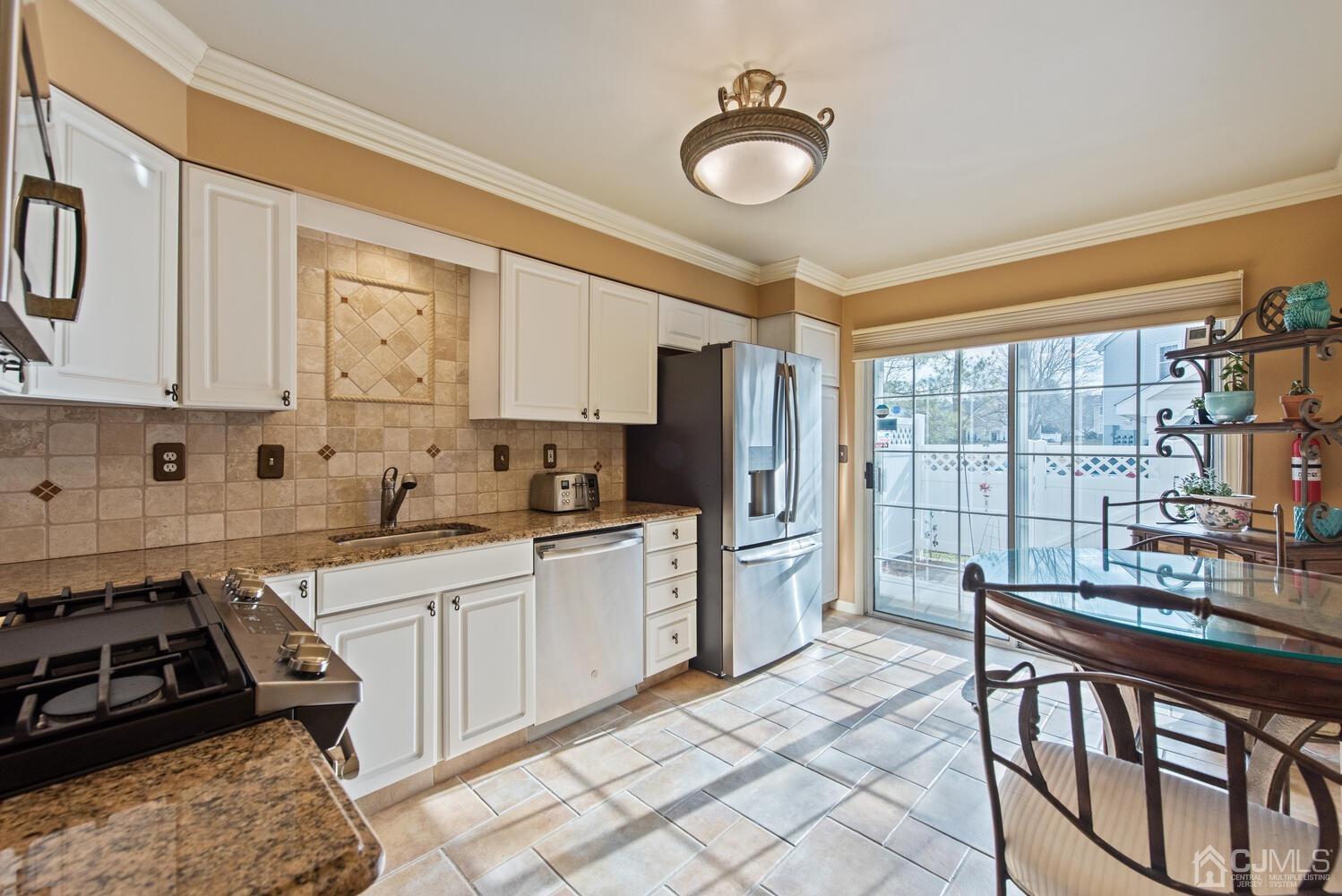 6 Oxford Road Holmdel, NJ 07733 - Photo 10 of 28 Gallery Image 10