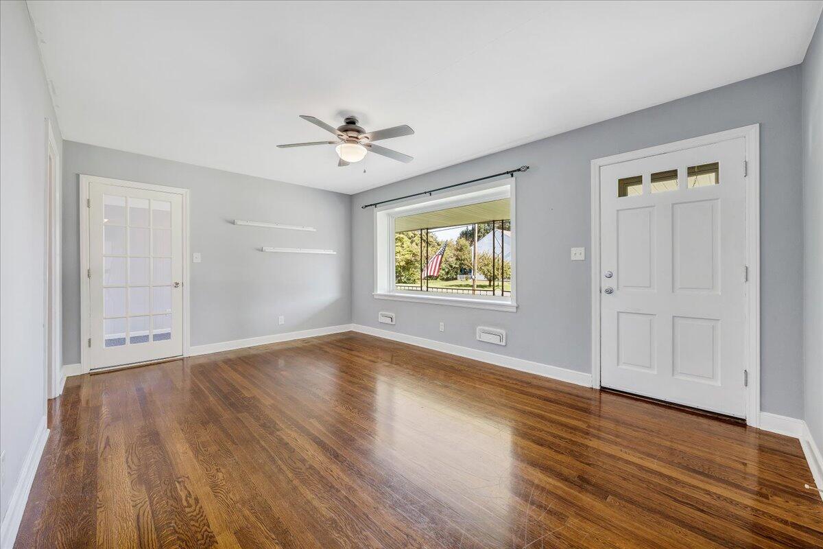 7520 Barrens Road Roanoke, VA 24019 - Photo 4 of 32 02-MIB03735