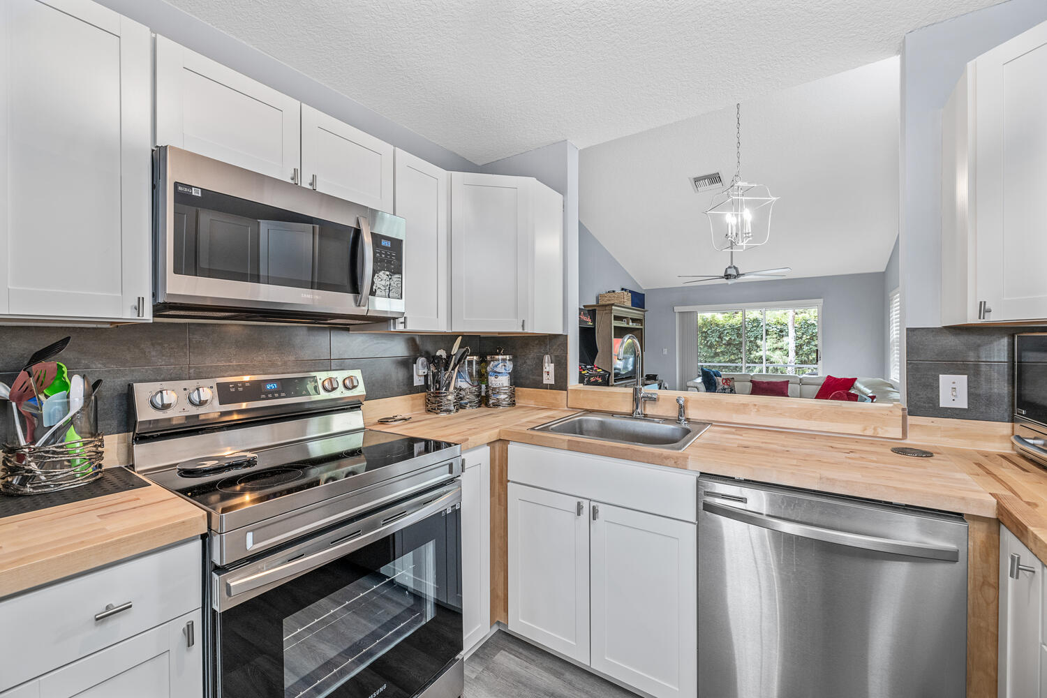13206 Quiet Woods Road, Unit B Wellington, FL 33414 - Photo 2 of 18 Kitchen