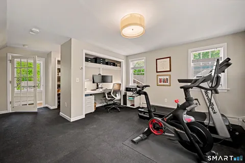 $2,099,000 | 5 Farnham Court, Westport, CT 06880