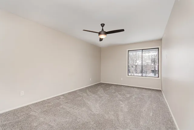 $194,900 | 740 St Andrews Lane, Unit 21, Crystal Lake, IL 60014