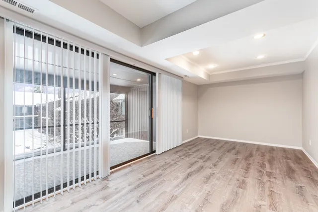 $194,900 | 740 St Andrews Lane, Unit 21, Crystal Lake, IL 60014