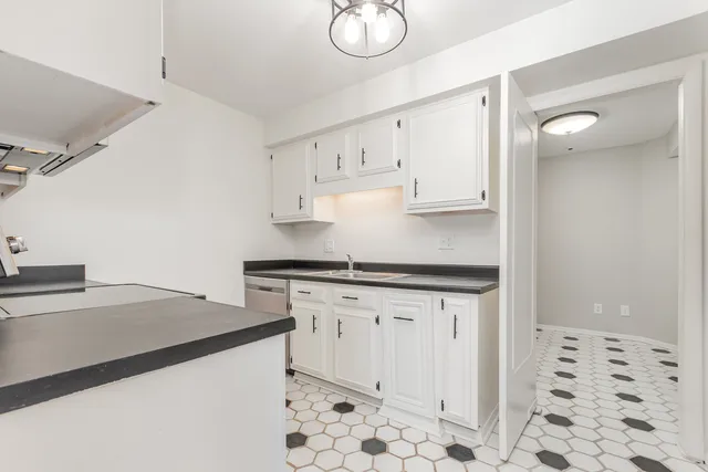 $194,900 | 740 St Andrews Lane, Unit 21, Crystal Lake, IL 60014