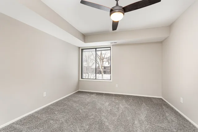 $194,900 | 740 St Andrews Lane, Unit 21, Crystal Lake, IL 60014