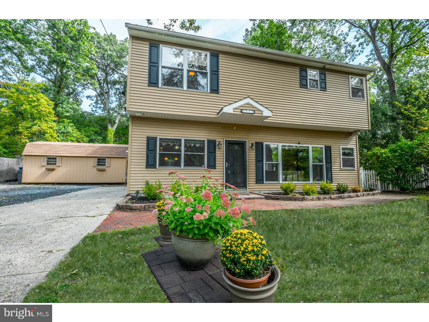 315 Maple Road Mount Laurel, NJ 08054 - Photo 2 of 25 Front Yard