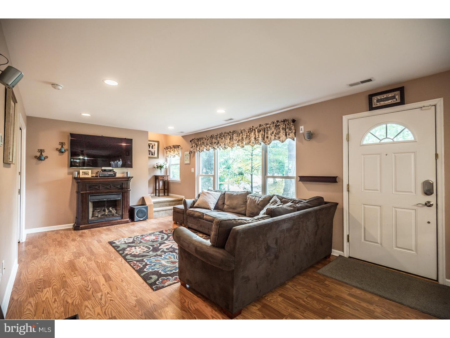 315 Maple Road Mount Laurel, NJ 08054 - Photo 3 of 25 Living Room
