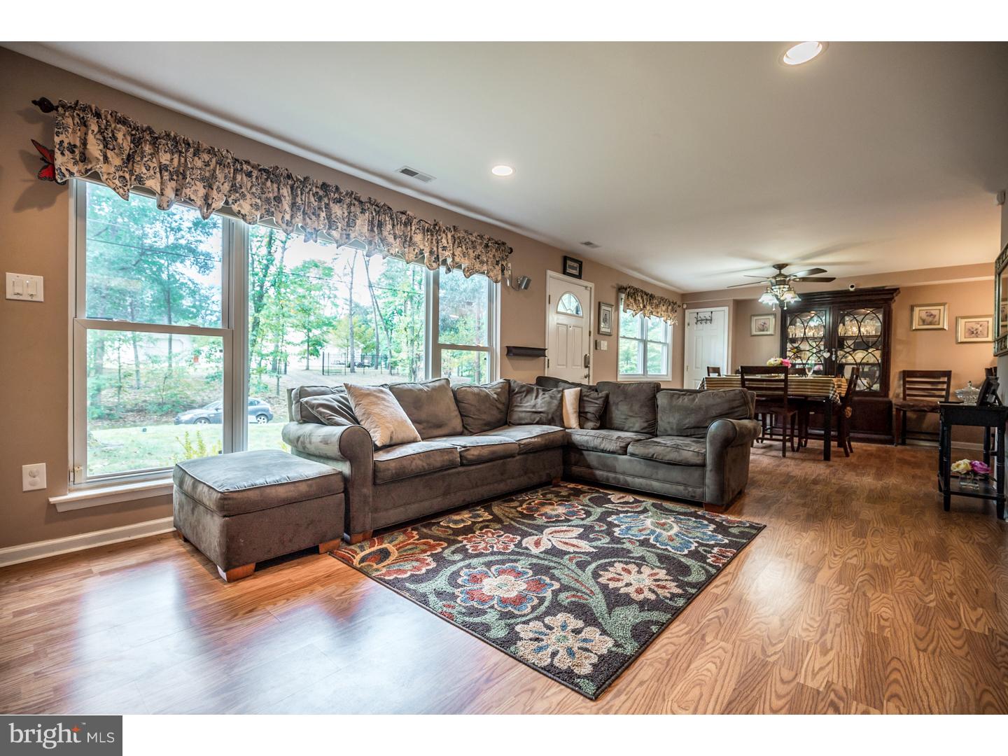 315 Maple Road Mount Laurel, NJ 08054 - Photo 4 of 25 Living Room