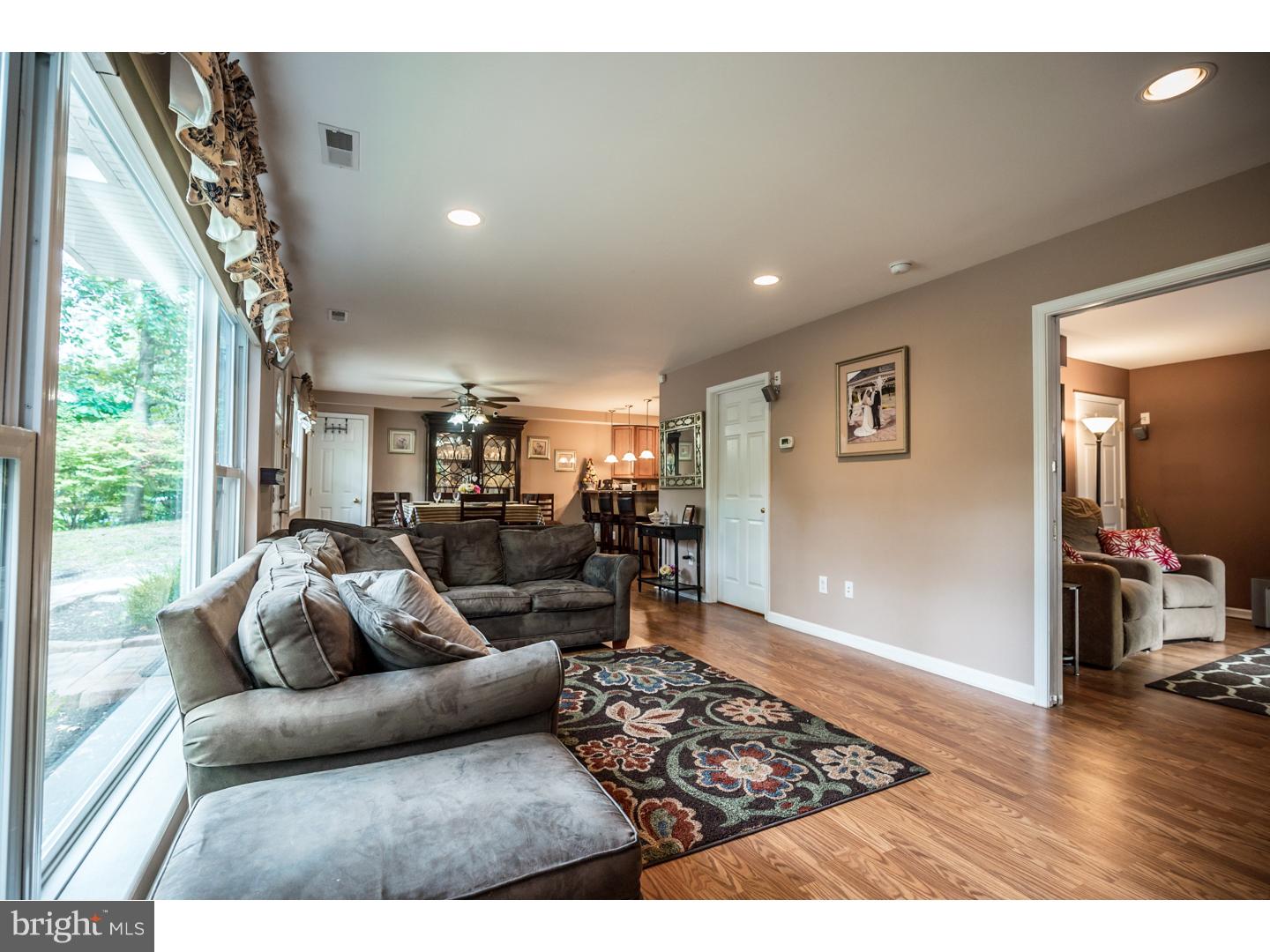315 Maple Road Mount Laurel, NJ 08054 - Photo 5 of 25 Living Room