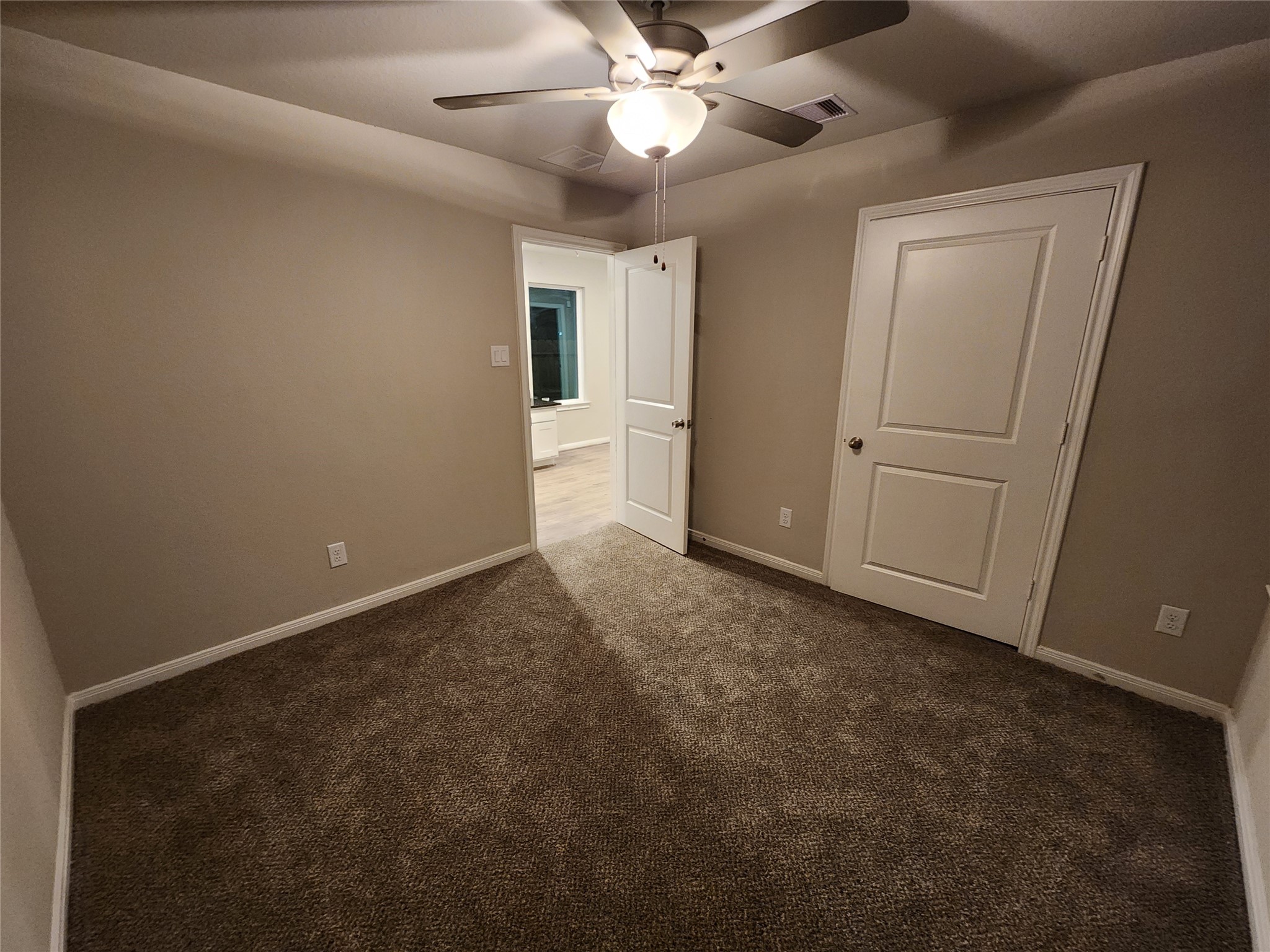 422 3rd Street Rosenberg, TX 77471 - Photo 6 of 14 en empty room with windows and fan