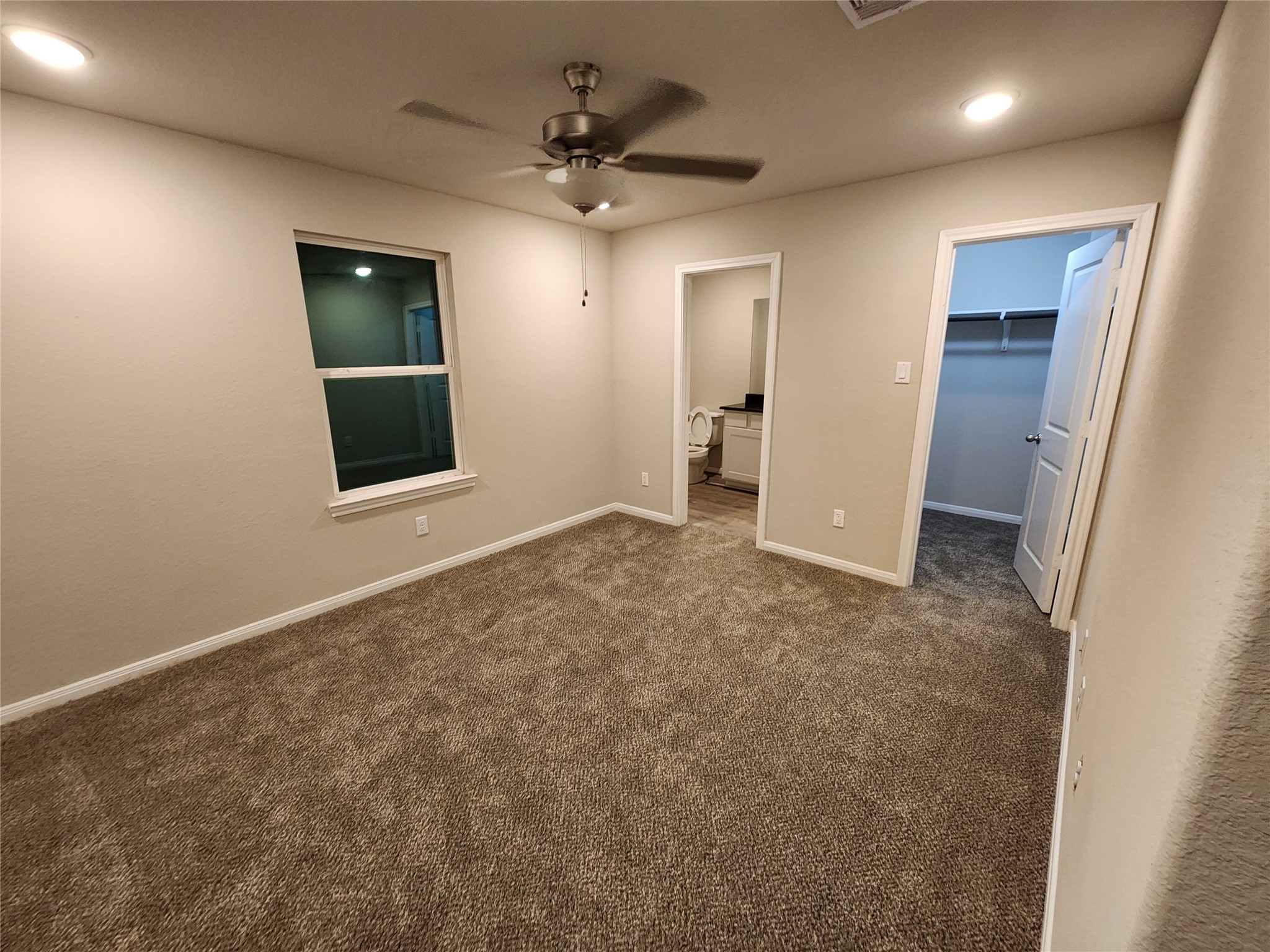 422 3rd Street Rosenberg, TX 77471 - Photo 8 of 14 an empty room with a bathroom