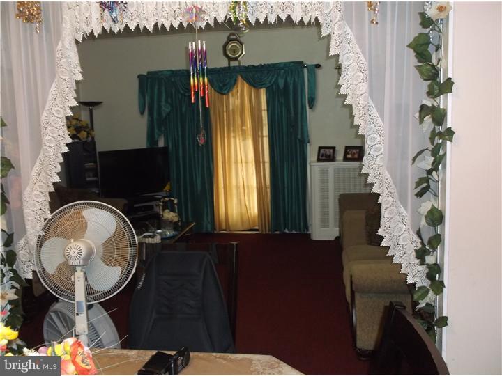 7353 Dungan Road Philadelphia, PA 19111 - Photo 3 of 25 Living Room