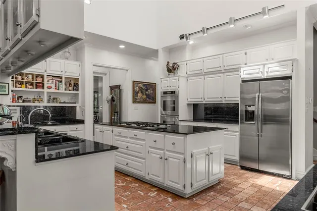 $1,400,000 | 1 Creekside Drive, Greenville, TX 75402