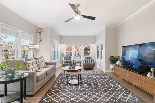 $339,000 | 395 North Delaplaine Road, Unit 1W, Riverside, IL 60546