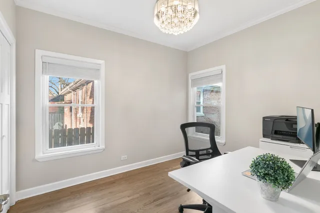 $339,000 | 395 North Delaplaine Road, Unit 1W, Riverside, IL 60546