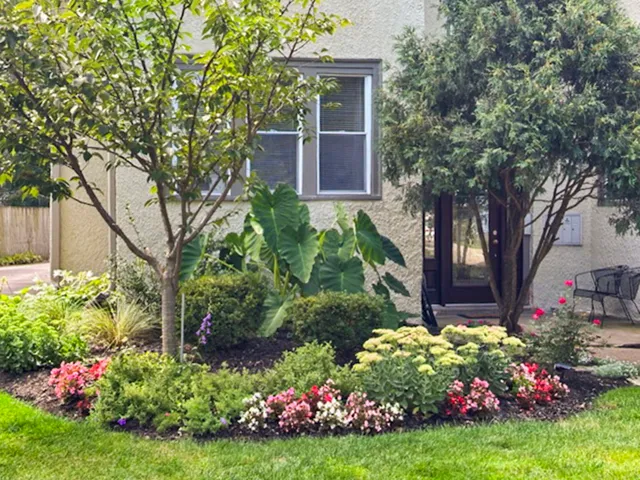 $339,000 | 395 North Delaplaine Road, Unit 1W, Riverside, IL 60546