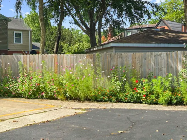 $339,000 | 395 North Delaplaine Road, Unit 1W, Riverside, IL 60546