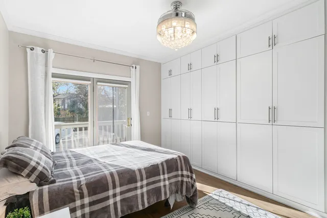 $339,000 | 395 North Delaplaine Road, Unit 1W, Riverside, IL 60546