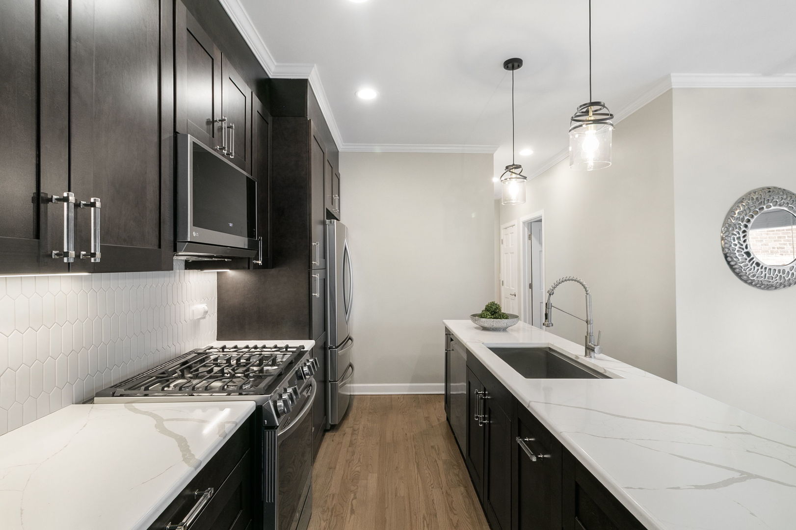 395 North Delaplaine Road, Unit 1W Riverside, IL 60546 - Photo 8 of 34 Gallery Image 8
