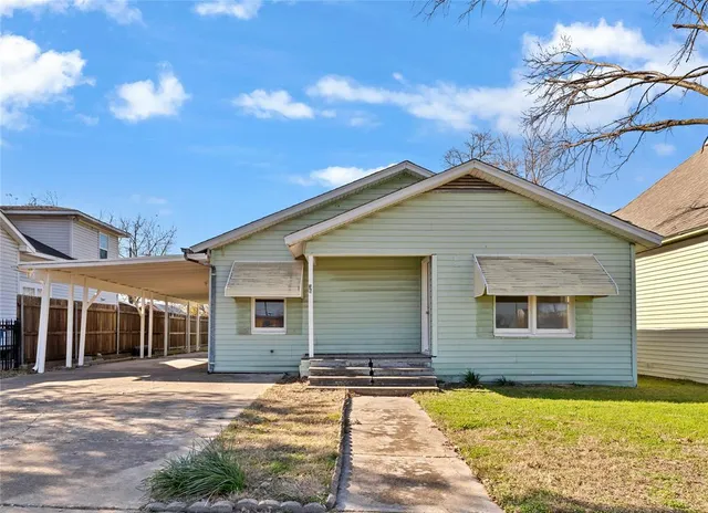 $1,750 | 907 Southwest Main Street, Ennis, TX 75119
