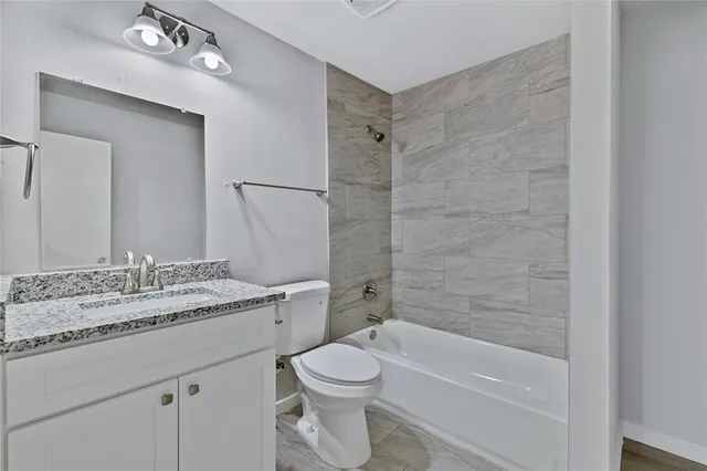 $1,750 | 907 Southwest Main Street, Ennis, TX 75119