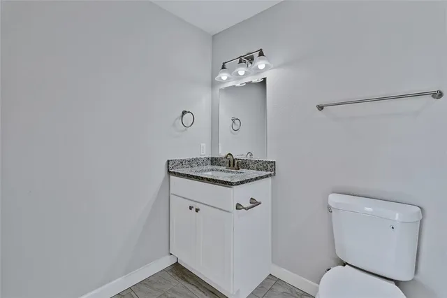 $1,750 | 907 Southwest Main Street, Ennis, TX 75119