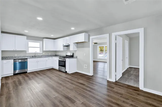 $1,750 | 907 Southwest Main Street, Ennis, TX 75119