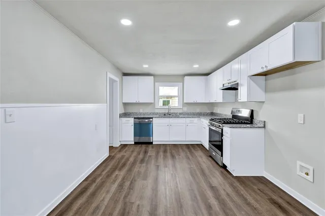 $1,750 | 907 Southwest Main Street, Ennis, TX 75119