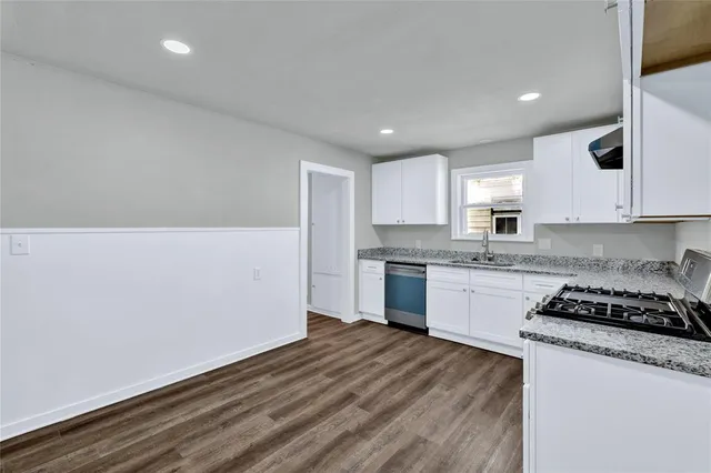 $1,750 | 907 Southwest Main Street, Ennis, TX 75119