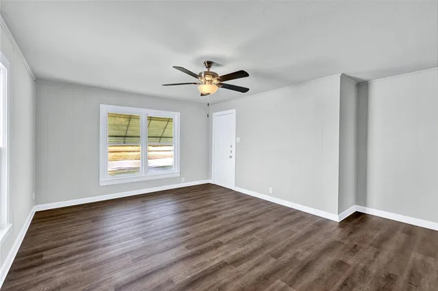 $1,750 | 907 Southwest Main Street, Ennis, TX 75119