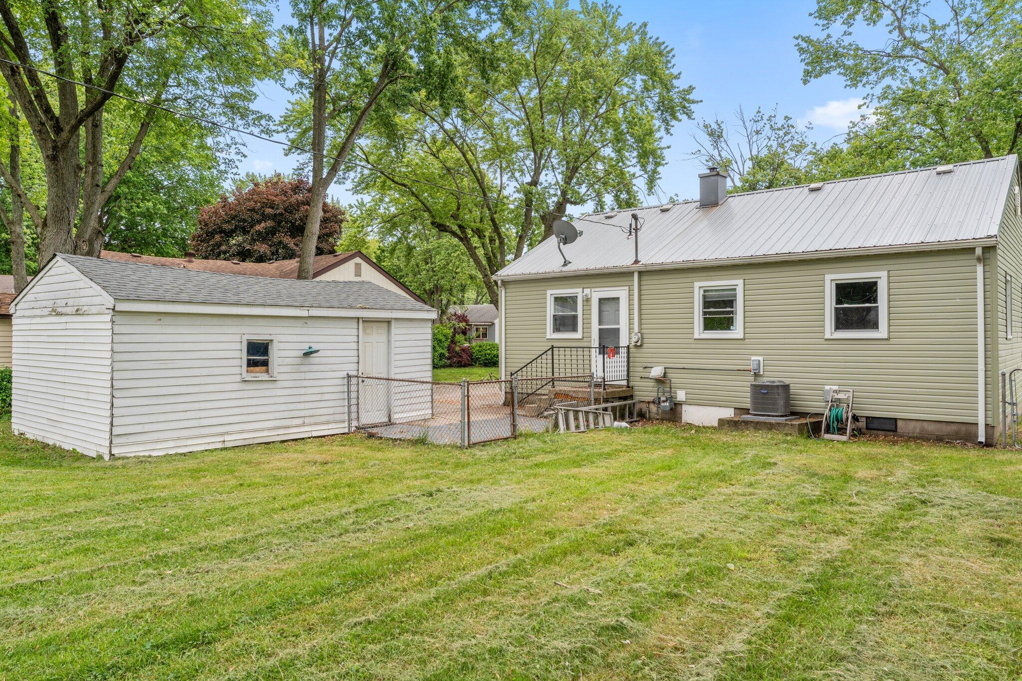 228 Oak Street Crown Point, IN 46307 - Photo 16 of 16 2048x1365