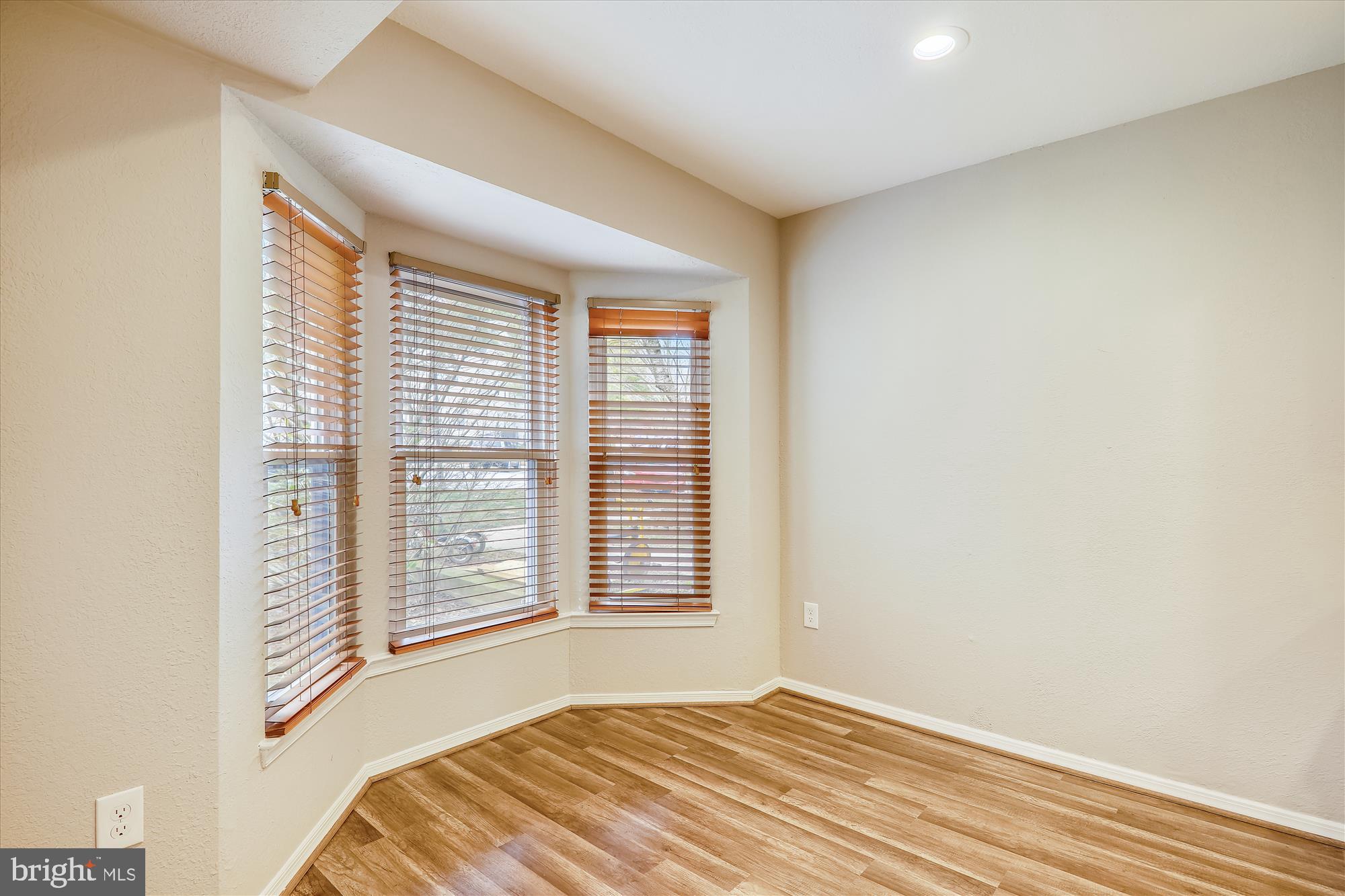 1710 Wilcox Lane Silver Spring, MD 20906 - Photo 8 of 89 SPACIOUS bay window