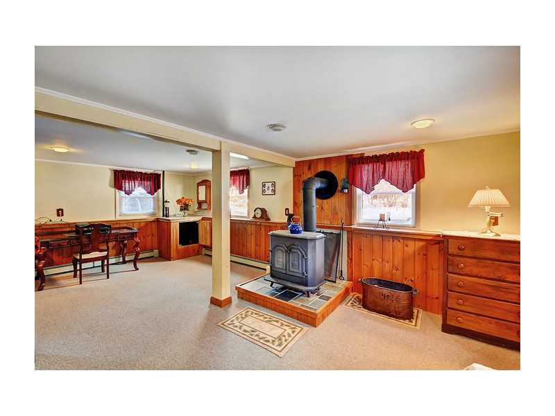 14 Paupock Run Westerly, RI 02891 - Photo 11 of 25 Den/Family/Great Room.