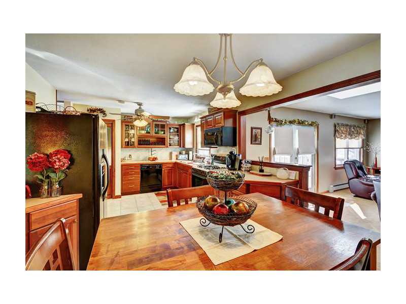 14 Paupock Run Westerly, RI 02891 - Photo 4 of 25 Kitchen.
