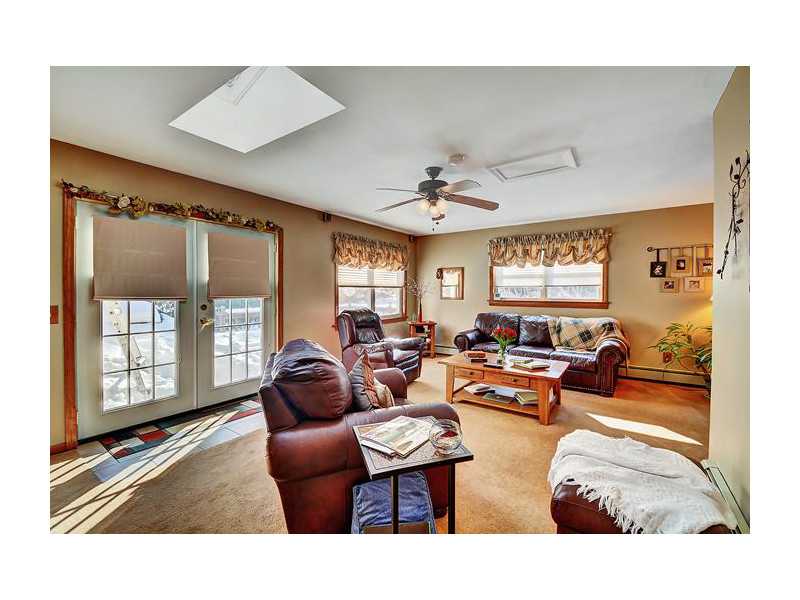 14 Paupock Run Westerly, RI 02891 - Photo 10 of 25 Living Room.