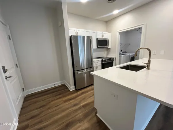 $2,517 | 60 Weibel Avenue, Unit 2FL101, Saratoga Springs, NY 12866