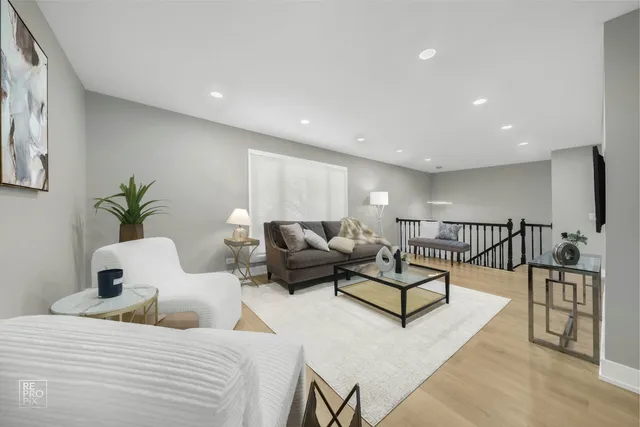 $429,900 | 158 Hastings Mill Road, Streamwood, IL 60107