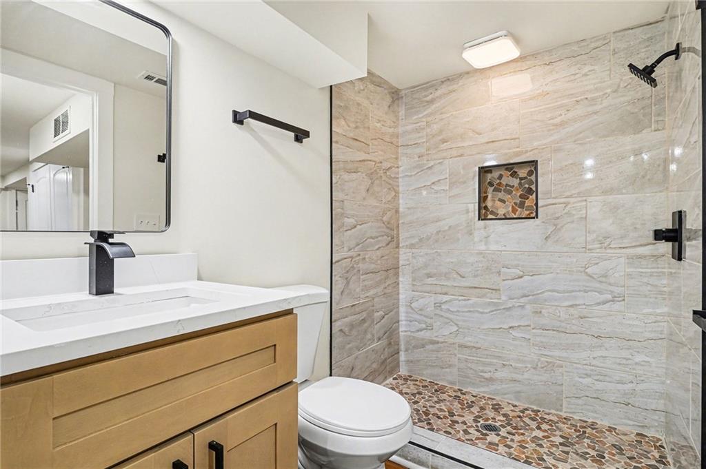 1275 Westridge Road Southwest Atlanta, GA 30311 - Photo 18 of 34 a bathroom with a sink a toilet and shower