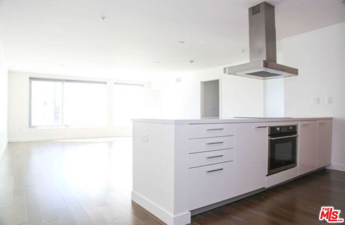 901 Flower St Unit 516  