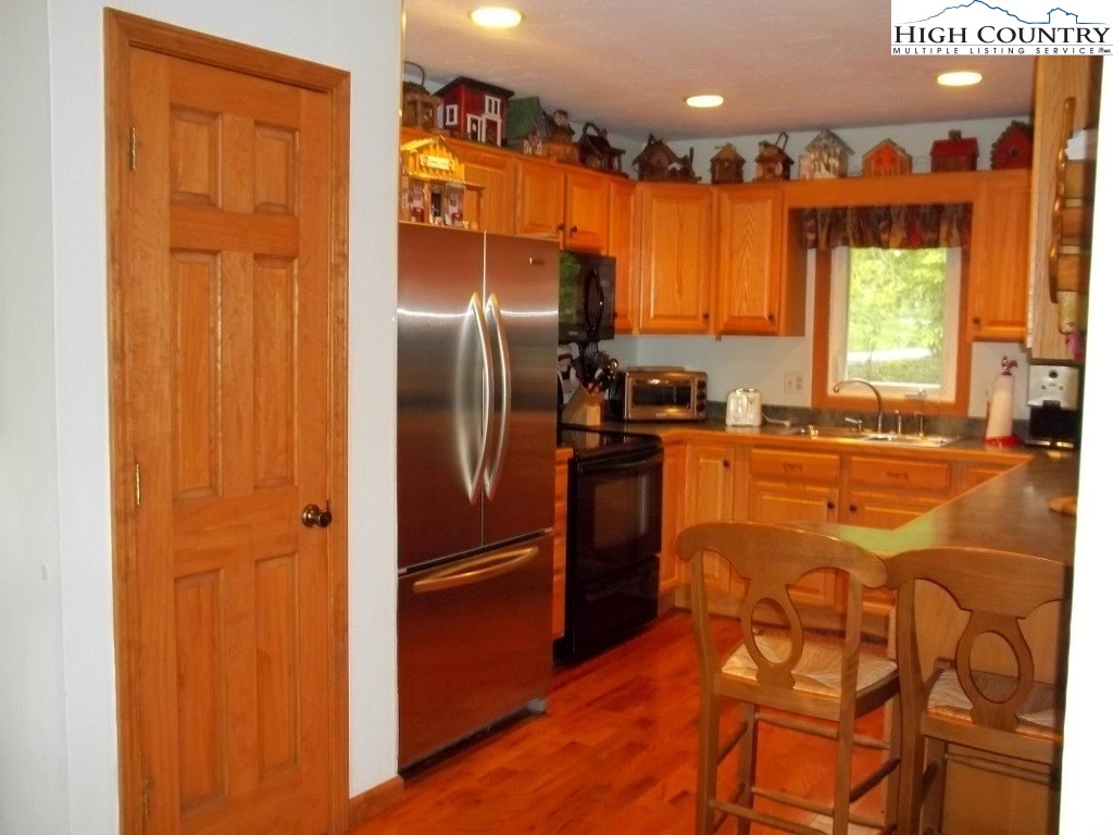 114 Hawthorne Road Beech Mountain, NC 28604 - Photo 7 of 20 Gallery Image 7