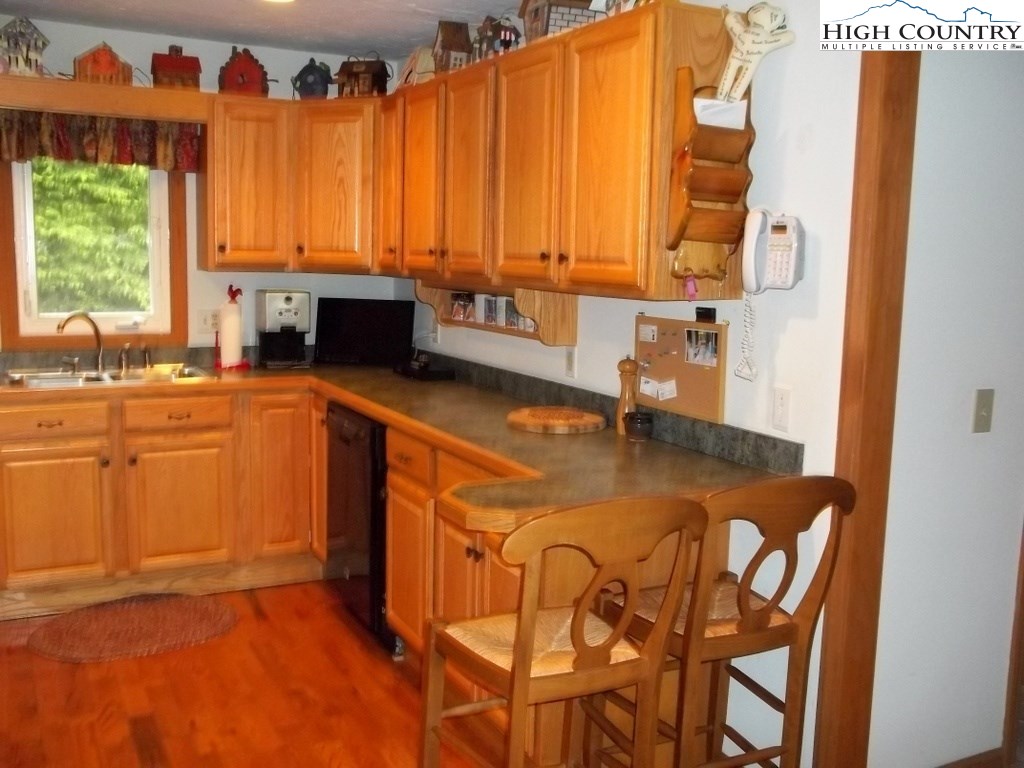 114 Hawthorne Road Beech Mountain, NC 28604 - Photo 8 of 20 Gallery Image 8