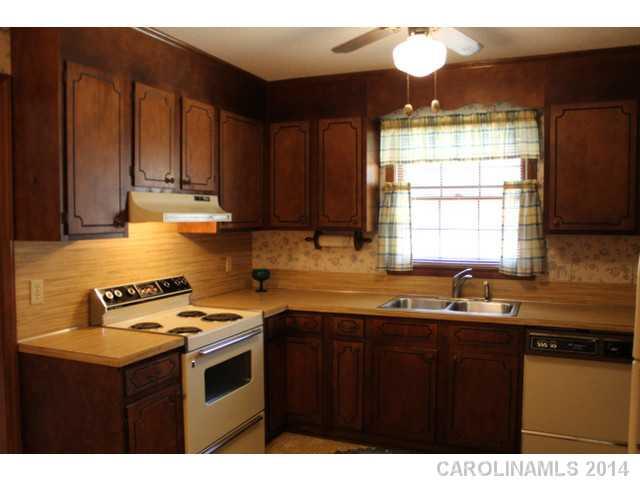 4203 Springview Drive Dallas, NC 28034 - Photo 8 of 16 Gallery Image 8