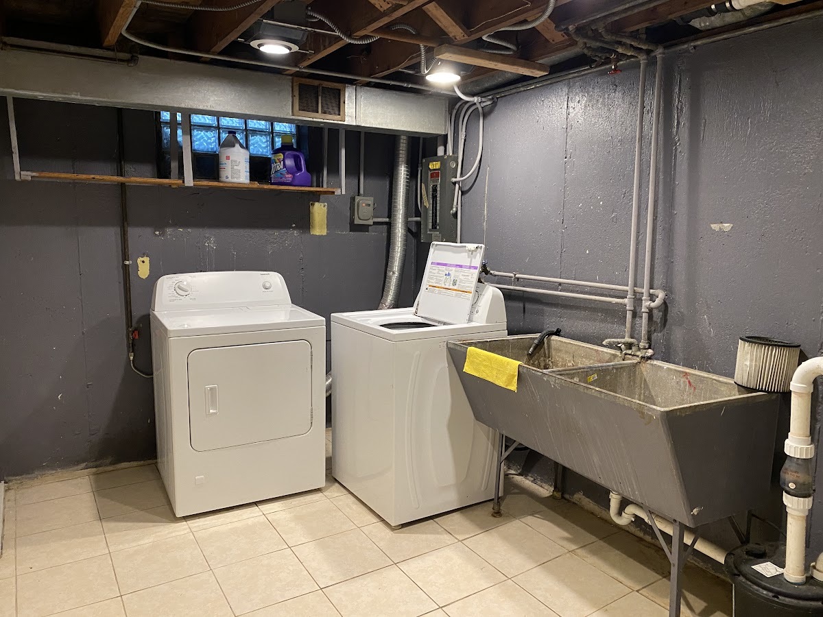 459 West Butterfield Road Elmhurst, IL 60126 - Photo 16 of 17 a utility room with dryer and washer