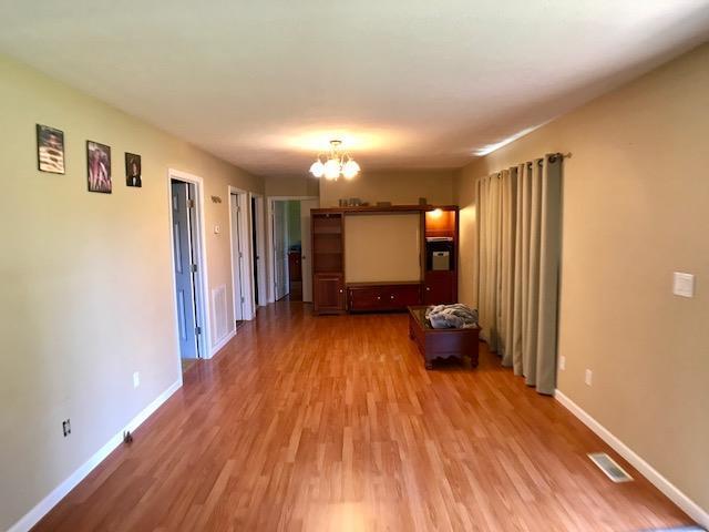 2207 Doran Road Sparta, TN 38583 - Photo 2 of 14 Living Room
