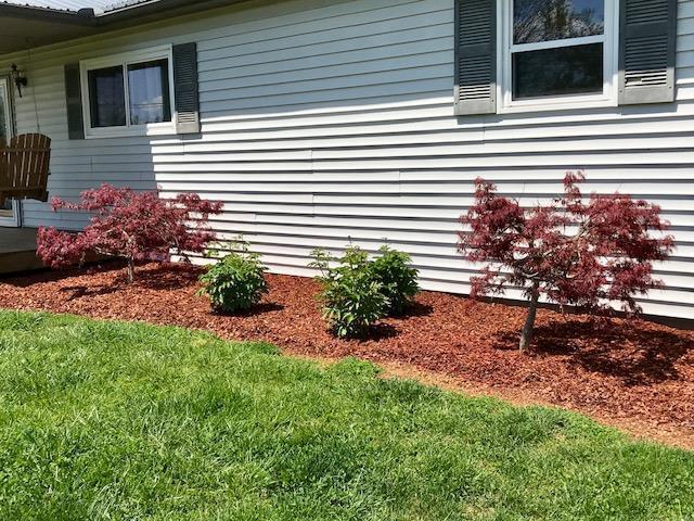 2207 Doran Road Sparta, TN 38583 - Photo 10 of 14 Beautiful Landscaping