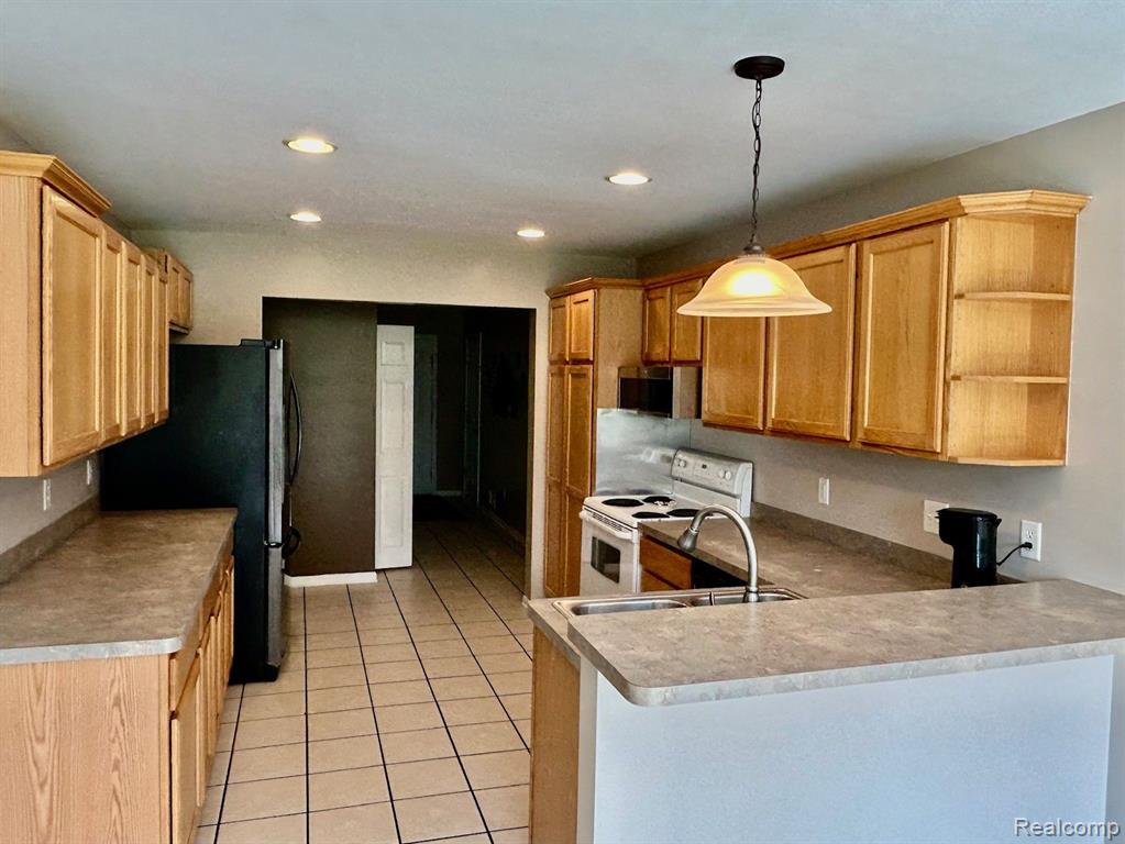 5013 Vines Road Howell, MI 48843 - Photo 4 of 45