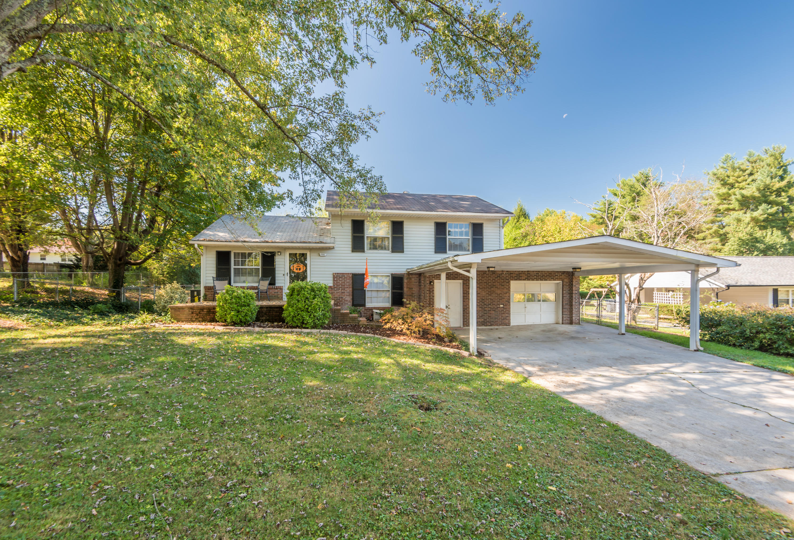 5301 Bluefield Road Knoxville, TN 37921 - Photo 2 of 28 5301BluefieldRd-27