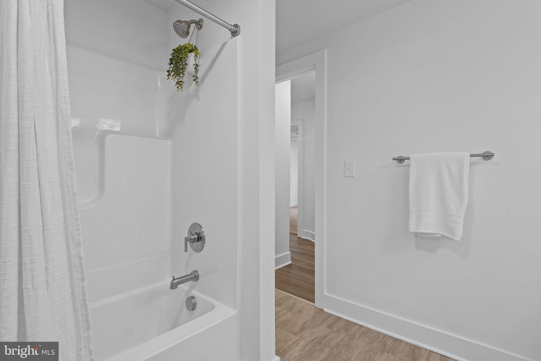 229 Cider Press Road Manheim, PA 17545 - Photo 21 of 47 a bathroom with a bathtub