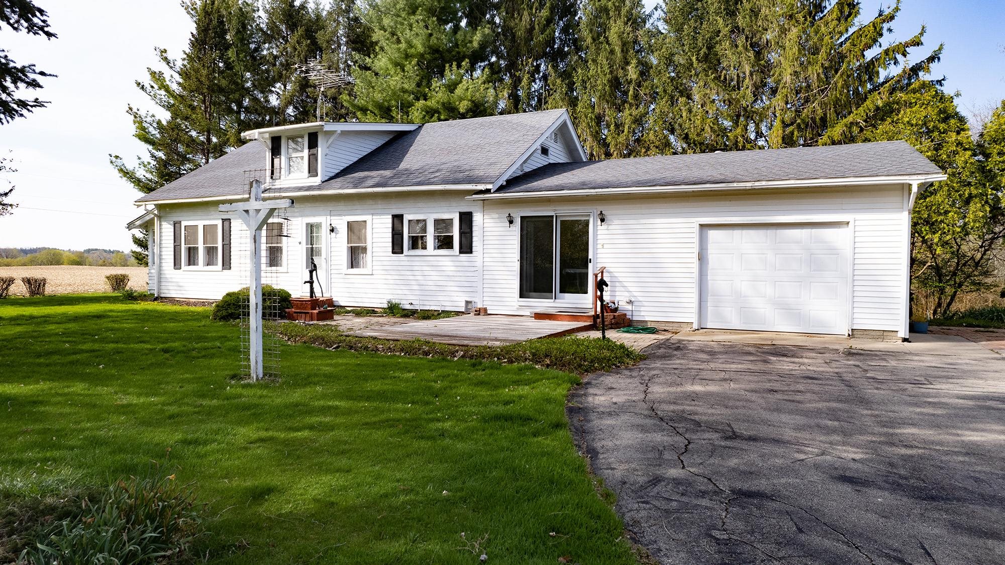 7129 Mill Road Mount Carroll, IL 61053 - Photo 3 of 53 Gallery Image 3