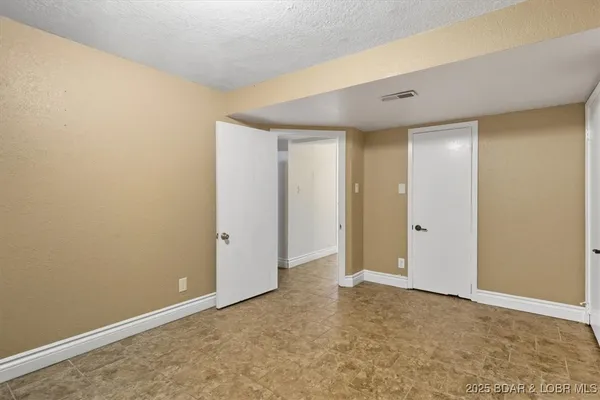 $385,000 | 749 Hwy D, Kaiser, MO 65047