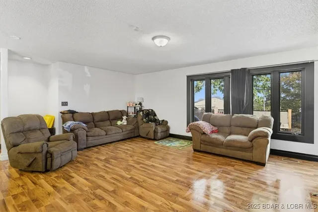 $399,000 | 749 Hwy D, Kaiser, MO 65047